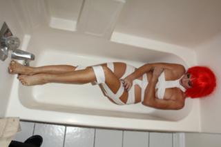 Phoebe Price feet photo thumbnail