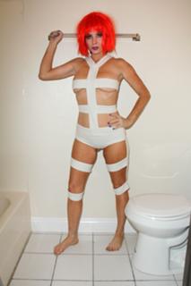 Phoebe Price feet photo thumbnail