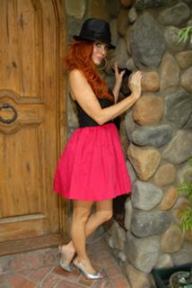 Phoebe Price feet photo thumbnail