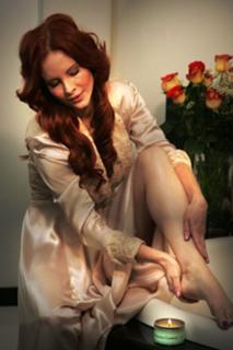 Phoebe Price feet photo thumbnail