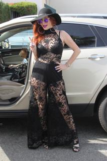 Phoebe Price feet photo thumbnail