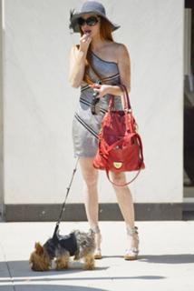 Phoebe Price feet photo thumbnail