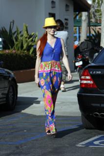 Phoebe Price feet photo thumbnail