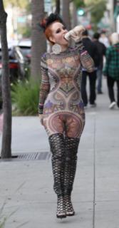 Phoebe Price feet photo thumbnail