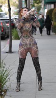 Phoebe Price feet photo thumbnail