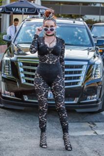 Phoebe Price feet photo thumbnail