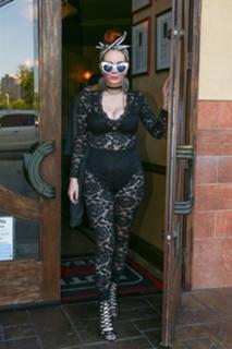 Phoebe Price feet photo thumbnail