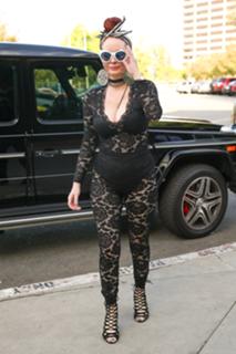 Phoebe Price feet photo thumbnail