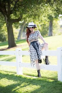 Phoebe Price feet photo thumbnail