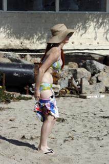 Phoebe Price feet photo thumbnail