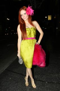 Phoebe Price feet photo thumbnail