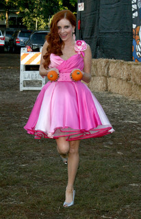 Phoebe Price feet photo thumbnail