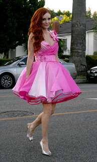 Phoebe Price feet photo thumbnail