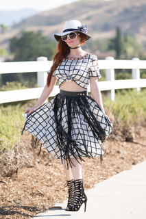 Phoebe Price feet photo thumbnail