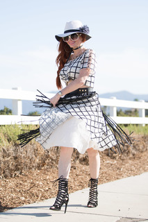 Phoebe Price feet photo thumbnail