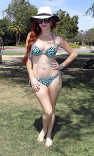 Phoebe Price feet photo thumbnail