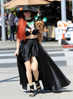 Phoebe Price feet photo thumbnail