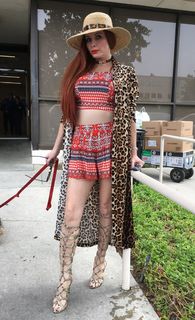 Phoebe Price feet photo thumbnail