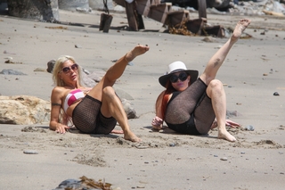 Phoebe Price feet photo thumbnail