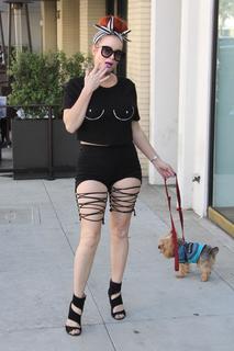 Phoebe Price feet photo thumbnail