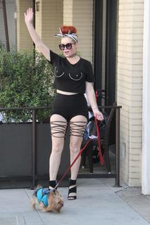 Phoebe Price feet photo thumbnail