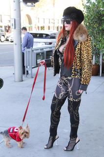 Phoebe Price feet photo thumbnail