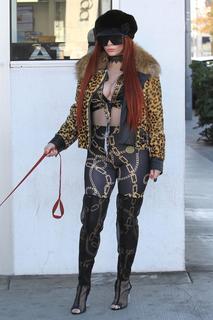 Phoebe Price feet photo thumbnail