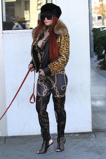 Phoebe Price feet photo thumbnail