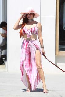 Phoebe Price feet photo thumbnail