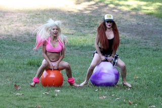 Phoebe Price feet photo thumbnail