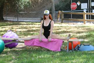 Phoebe Price feet photo thumbnail