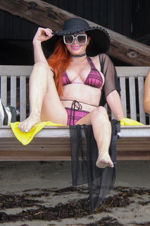 Phoebe Price feet photo thumbnail