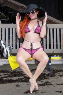Phoebe Price feet photo thumbnail