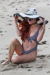 Phoebe Price feet photo thumbnail