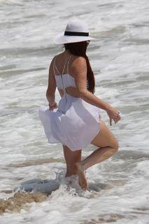 Phoebe Price feet photo thumbnail