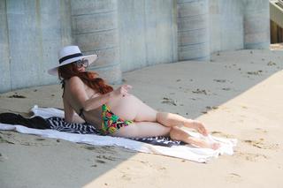 Phoebe Price feet photo thumbnail