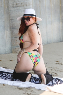 Phoebe Price feet photo thumbnail