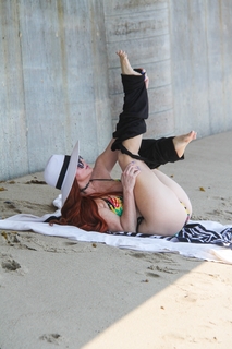 Phoebe Price feet photo thumbnail