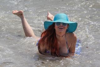 Phoebe Price feet photo thumbnail