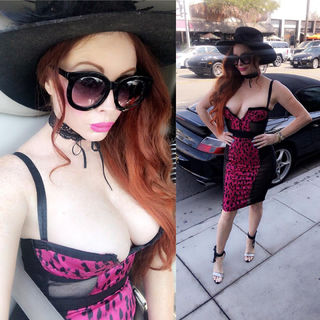 Phoebe Price feet photo thumbnail