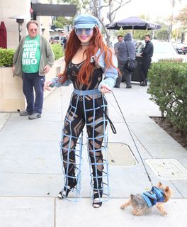 Phoebe Price feet photo thumbnail