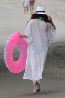 Phoebe Price feet photo thumbnail