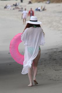 Phoebe Price feet photo thumbnail