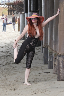 Phoebe Price feet photo thumbnail