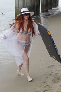 Phoebe Price feet photo thumbnail