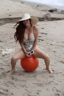 Phoebe Price feet photo thumbnail