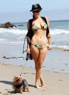 Phoebe Price feet photo thumbnail