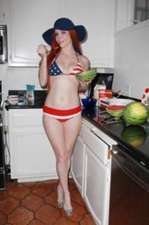 Phoebe Price feet photo thumbnail