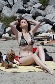 Phoebe Price feet photo thumbnail