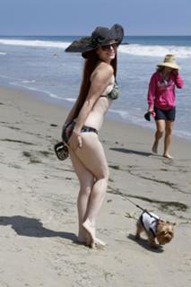 Phoebe Price feet photo thumbnail